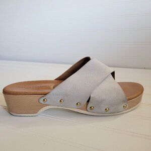 Donna Toscana Wood Sandals Womens 9 Light Gray Suede Slip On Slides Italy